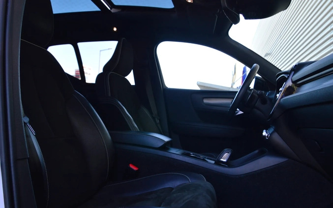 Volvo XC 40 cena 124900 przebieg: 87000, rok produkcji 2018 z Szadek małe 704